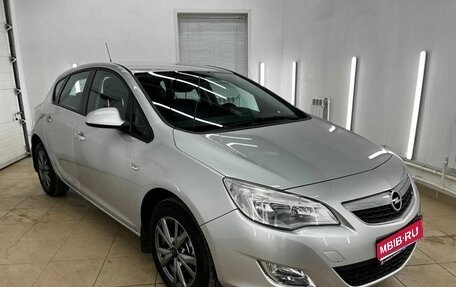 Opel Astra J, 2011 год, 879 000 рублей, 1 фотография