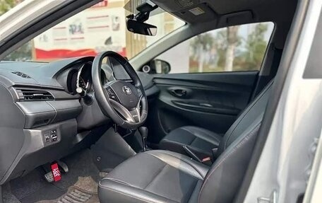 Toyota Yaris XP150 рестайлинг, 2022 год, 1 296 000 рублей, 8 фотография