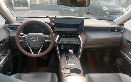 Toyota Harrier, 2022 год, 3 300 000 рублей, 8 фотография