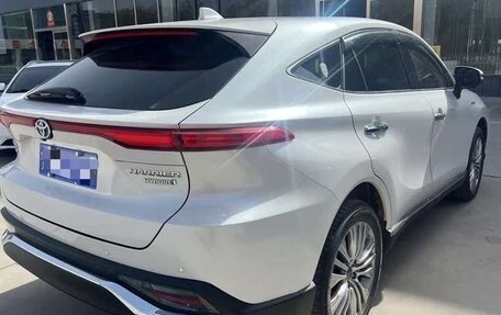 Toyota Harrier, 2022 год, 3 300 000 рублей, 3 фотография