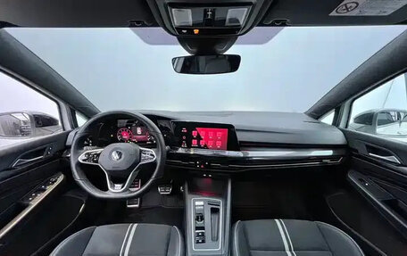 Volkswagen Golf VIII, 2021 год, 2 050 000 рублей, 24 фотография