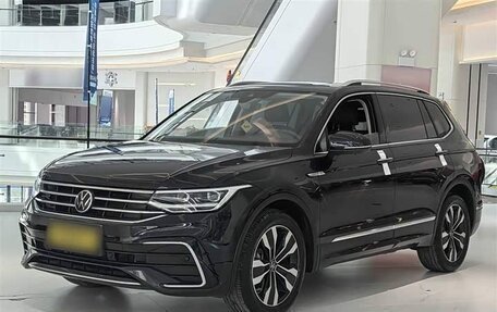 Volkswagen Tiguan II, 2022 год, 3 000 000 рублей, 1 фотография
