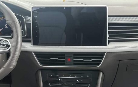 Volkswagen Tiguan II, 2022 год, 3 000 000 рублей, 2 фотография