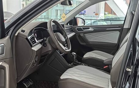 Volkswagen Tiguan II, 2022 год, 3 000 000 рублей, 7 фотография