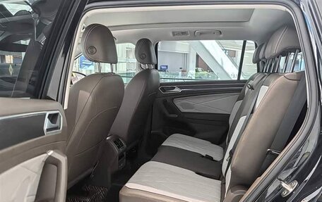 Volkswagen Tiguan II, 2022 год, 3 000 000 рублей, 8 фотография