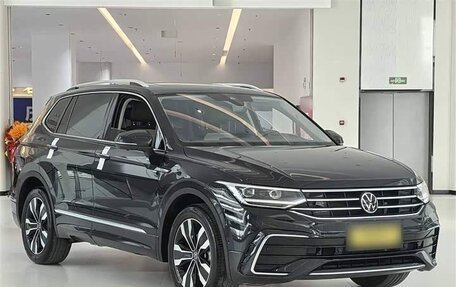 Volkswagen Tiguan II, 2022 год, 3 000 000 рублей, 11 фотография