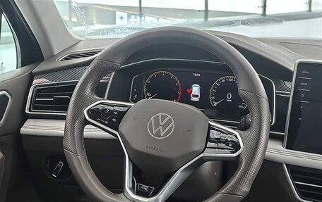 Volkswagen Tiguan II, 2022 год, 3 000 000 рублей, 9 фотография