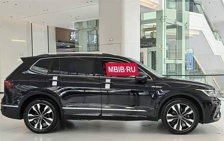 Volkswagen Tiguan II, 2022 год, 3 000 000 рублей, 12 фотография