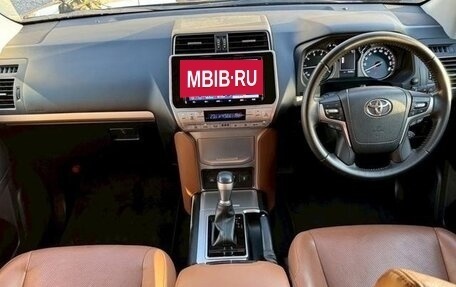 Toyota Land Cruiser Prado 150 рестайлинг 2, 2022 год, 4 150 333 рублей, 12 фотография