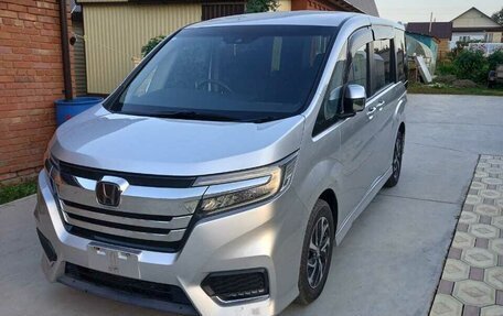 Honda Stepwgn IV, 2019 год, 3 250 000 рублей, 2 фотография