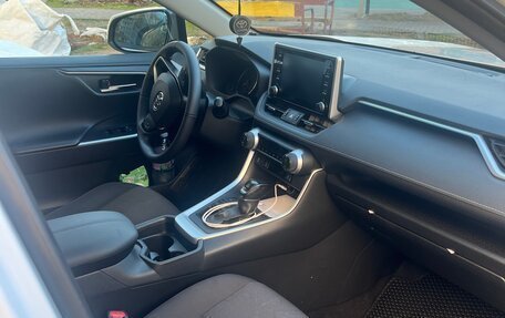 Toyota RAV4, 2021 год, 2 900 000 рублей, 6 фотография