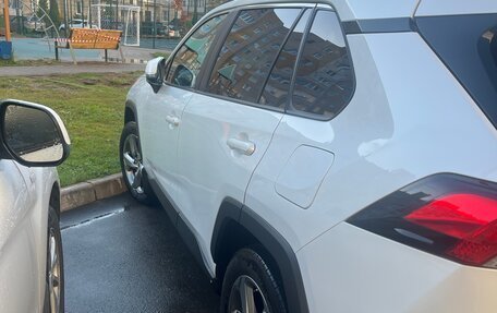 Toyota RAV4, 2021 год, 2 900 000 рублей, 4 фотография