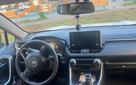 Toyota RAV4, 2021 год, 2 900 000 рублей, 5 фотография