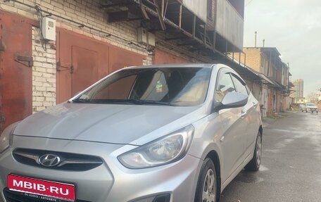 Hyundai Solaris II рестайлинг, 2012 год, 680 000 рублей, 1 фотография