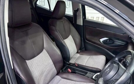 Toyota Yaris Cross, 2022 год, 1 390 000 рублей, 10 фотография