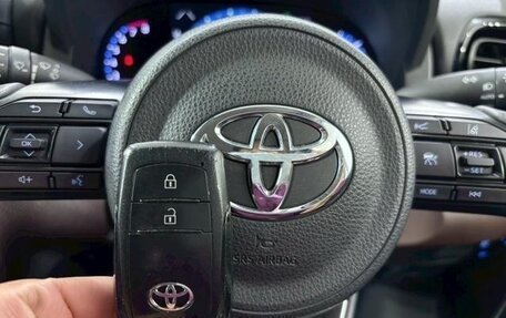 Toyota Yaris Cross, 2022 год, 1 390 000 рублей, 13 фотография