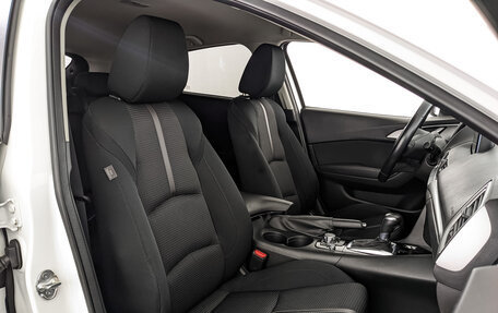 Mazda 3, 2018 год, 1 750 000 рублей, 24 фотография