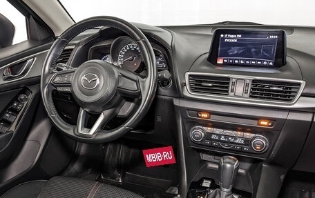 Mazda 3, 2018 год, 1 750 000 рублей, 27 фотография