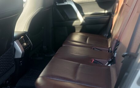 Toyota Land Cruiser Prado 150 рестайлинг 2, 2018 год, 5 500 000 рублей, 16 фотография