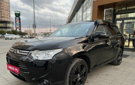 Mitsubishi Outlander III рестайлинг 3, 2013 год, 1 390 000 рублей, 1 фотография