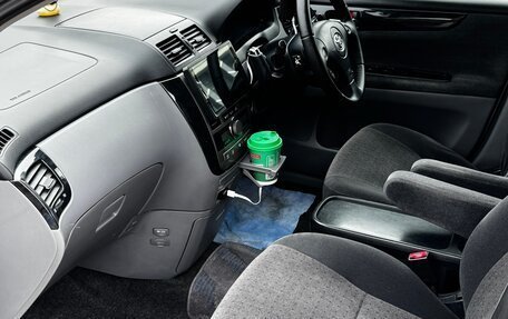 Toyota Ipsum II, 2001 год, 880 000 рублей, 14 фотография