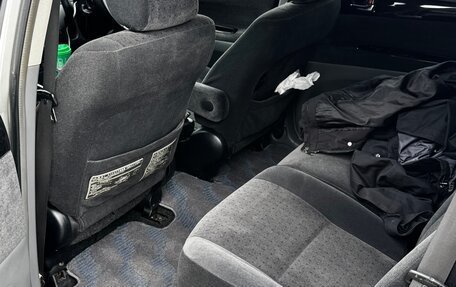 Toyota Ipsum II, 2001 год, 880 000 рублей, 28 фотография