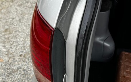 Toyota Ipsum II, 2001 год, 880 000 рублей, 36 фотография