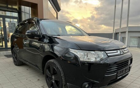 Mitsubishi Outlander III рестайлинг 3, 2013 год, 1 390 000 рублей, 3 фотография