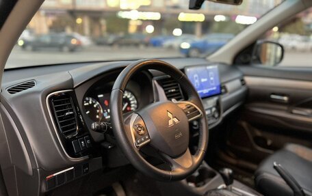 Mitsubishi Outlander III рестайлинг 3, 2013 год, 1 390 000 рублей, 9 фотография