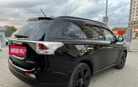 Mitsubishi Outlander III рестайлинг 3, 2013 год, 1 390 000 рублей, 5 фотография