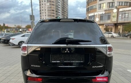 Mitsubishi Outlander III рестайлинг 3, 2013 год, 1 390 000 рублей, 6 фотография