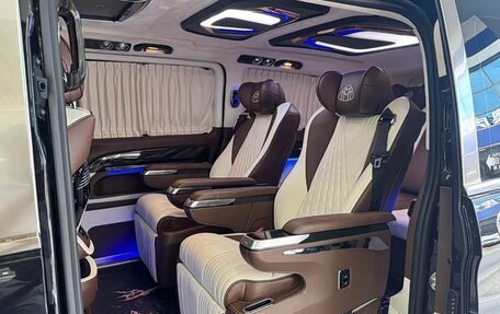 Mercedes-Benz V-Класс, 2022 год, 2 850 000 рублей, 8 фотография