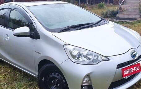 Toyota Aqua I, 2012 год, 715 000 рублей, 1 фотография