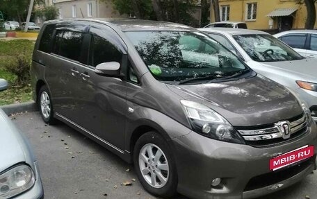 Toyota ISis I, 2014 год, 1 560 000 рублей, 2 фотография