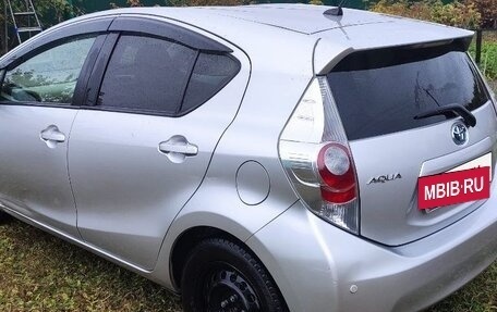 Toyota Aqua I, 2012 год, 715 000 рублей, 2 фотография