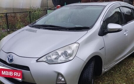 Toyota Aqua I, 2012 год, 715 000 рублей, 3 фотография