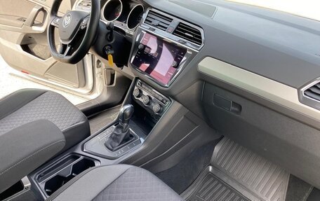 Volkswagen Tiguan II, 2019 год, 2 250 000 рублей, 13 фотография