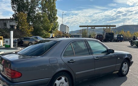 Mercedes-Benz E-Класс, 1996 год, 400 000 рублей, 6 фотография