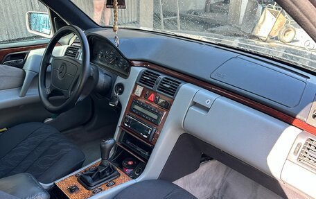 Mercedes-Benz E-Класс, 1996 год, 400 000 рублей, 13 фотография