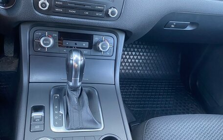 Volkswagen Touareg III, 2011 год, 2 200 000 рублей, 10 фотография