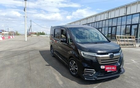 Honda Stepwgn IV, 2018 год, 2 100 000 рублей, 2 фотография