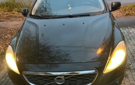 Volvo V40 II рестайлинг, 2014 год, 1 000 000 рублей, 1 фотография