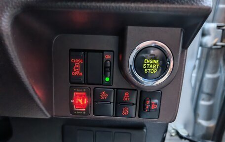 Toyota Tank I, 2017 год, 900 000 рублей, 28 фотография