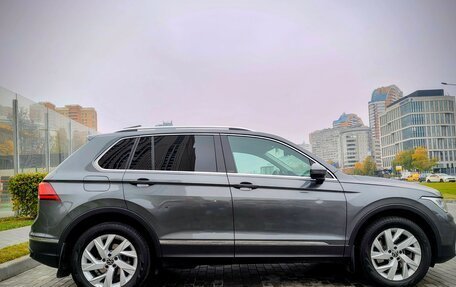 Volkswagen Tiguan II, 2021 год, 3 400 000 рублей, 2 фотография