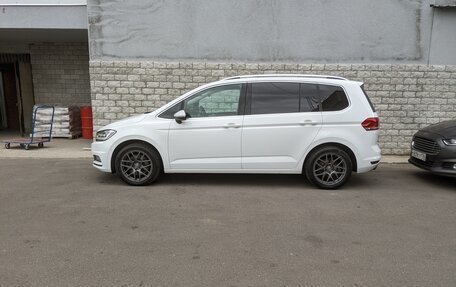 Volkswagen Touran III, 2015 год, 2 200 000 рублей, 2 фотография