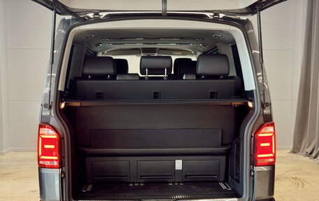 Volkswagen Multivan T6 рестайлинг, 2018 год, 4 350 000 рублей, 5 фотография