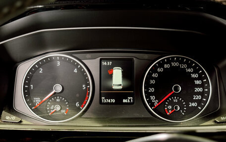 Volkswagen Multivan T6 рестайлинг, 2018 год, 4 350 000 рублей, 17 фотография