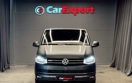 Volkswagen Multivan T6 рестайлинг, 2018 год, 4 350 000 рублей, 8 фотография