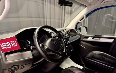 Volkswagen Multivan T6 рестайлинг, 2018 год, 4 350 000 рублей, 10 фотография