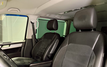 Volkswagen Multivan T6 рестайлинг, 2018 год, 4 350 000 рублей, 21 фотография